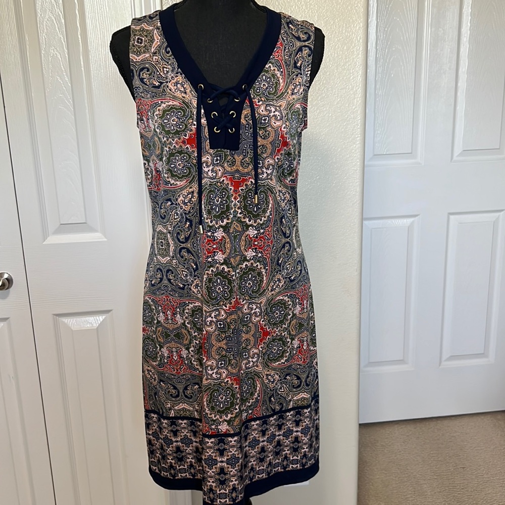 Sleeveless print front lace up dress
